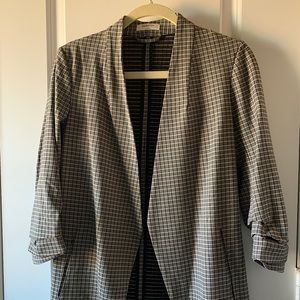 Aritzia Babaton Power Blazer size 2 in Black/Beige Grid Plaid [Like New]